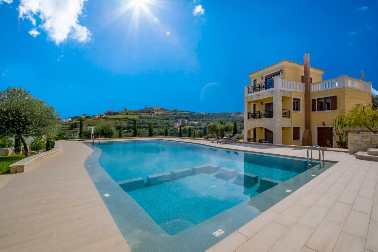 Casa Leone Suites Stalos Luaran gambar