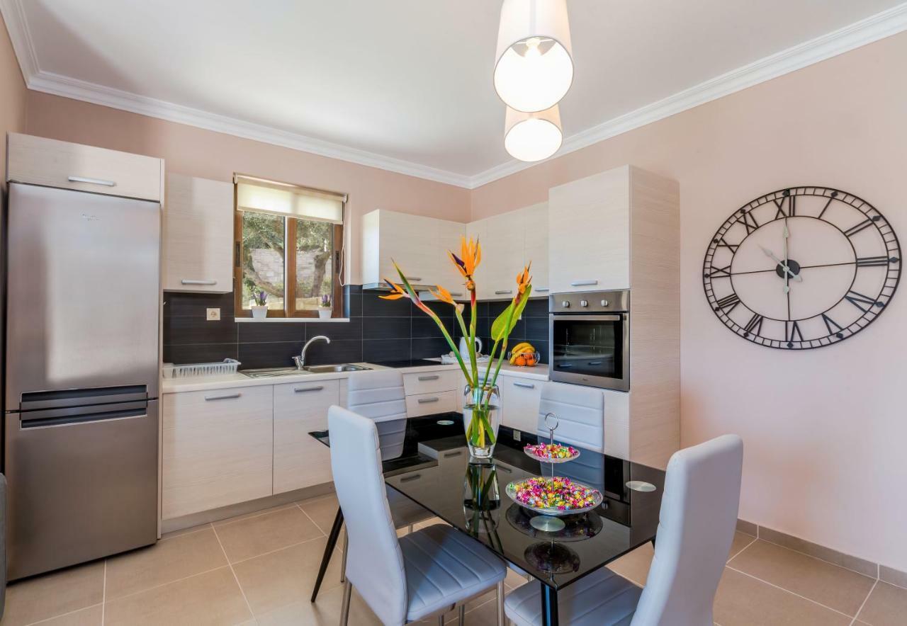 Casa Leone Suites Stalos Luaran gambar