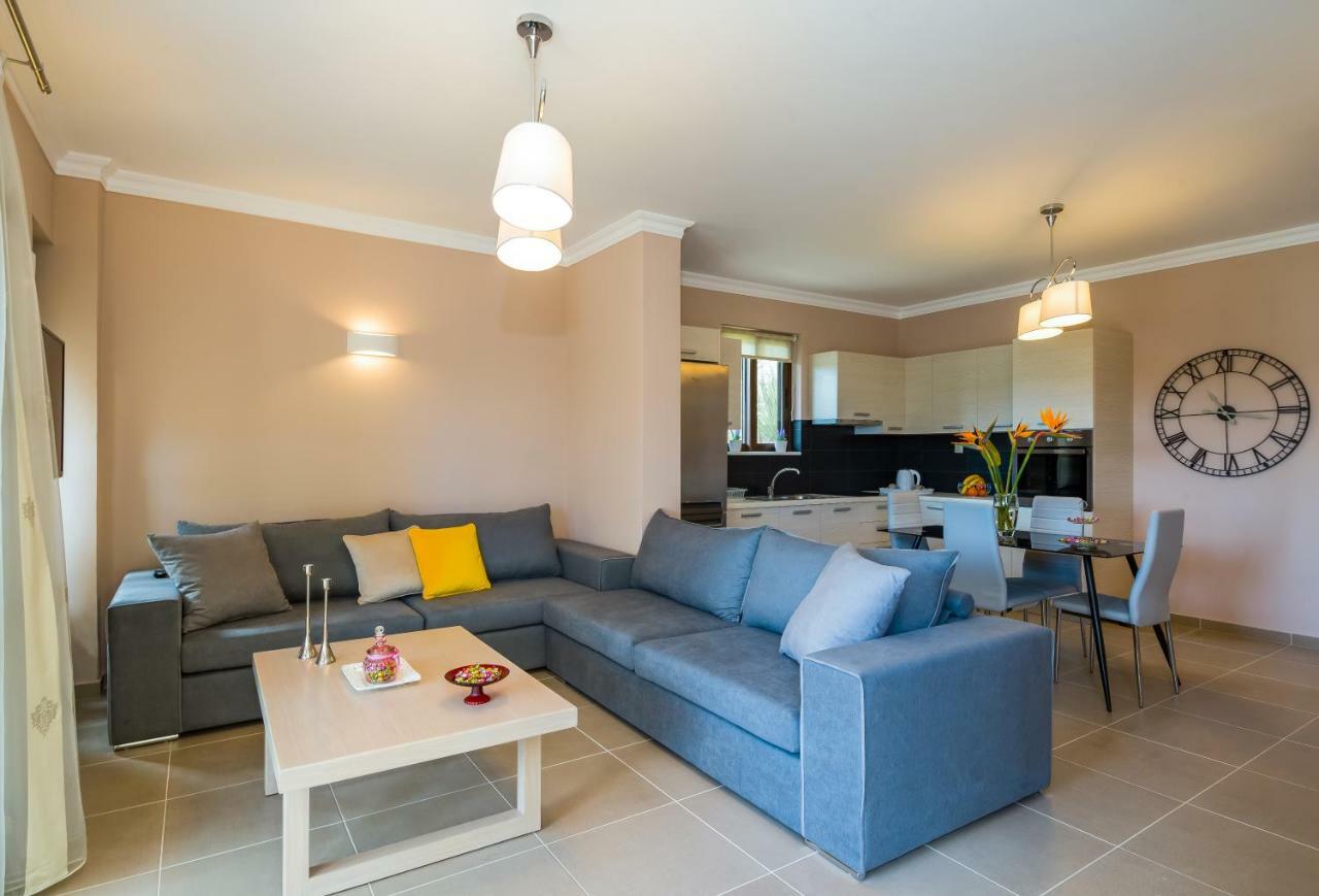 Casa Leone Suites Stalos Luaran gambar