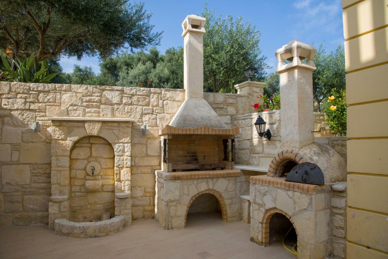 Casa Leone Suites Stalos Luaran gambar