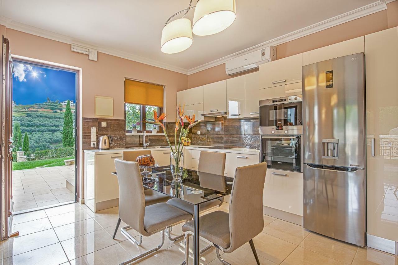Casa Leone Suites Stalos Luaran gambar